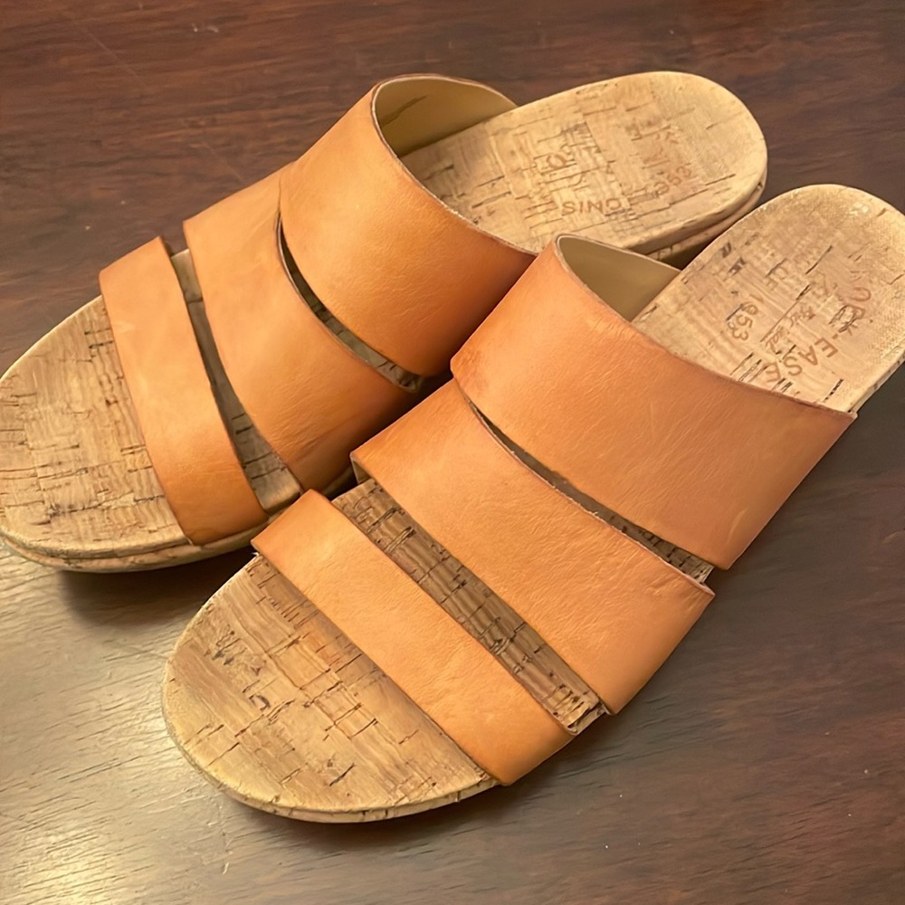KORK  Ease.  Tan sandals.  Size 9